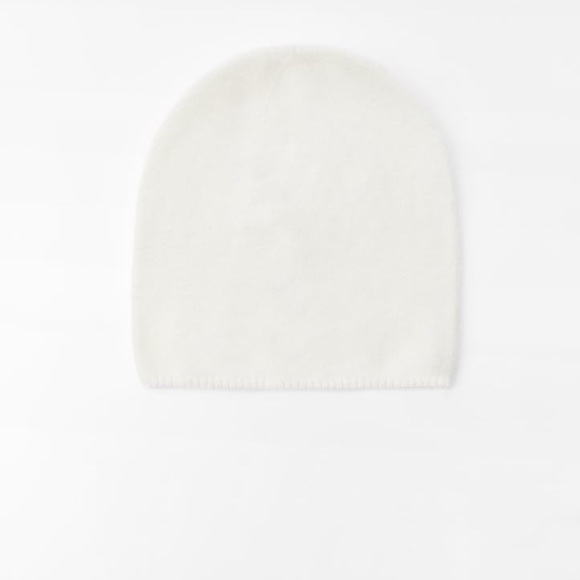 NWOT. Zara Cream Wool Blend Fine Knit Beanie. - Picture 2 of 8